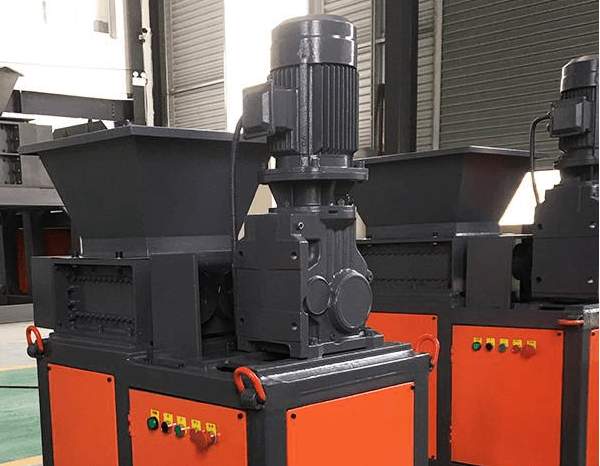 撕碎機減速機_邁傳K87斜齒輪直角減速機的應用