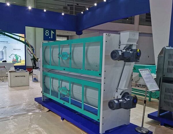 大米分級(jí)機(jī)減速機(jī)-邁傳KF系列直角減速機(jī)的應(yīng)用