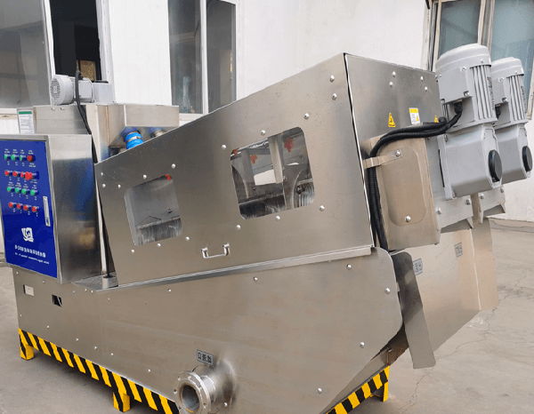 士元直交軸減速機(jī)在污泥疊螺脫水設(shè)備上的使用
