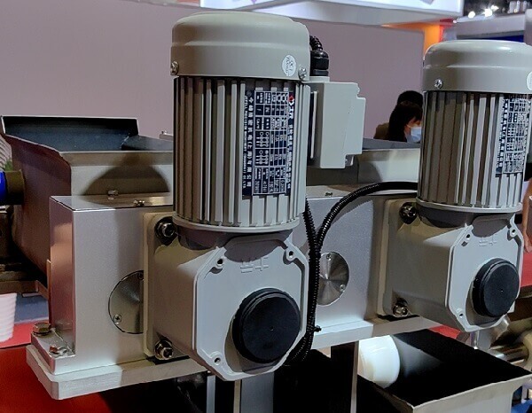 士元直角減速電機(jī)在烘焙機(jī)上的應(yīng)用