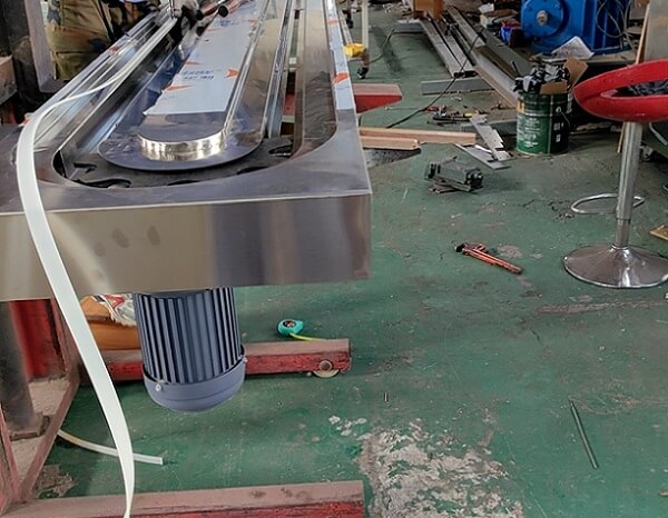 旋轉(zhuǎn)火鍋電機(jī)-士元200W立式減速機(jī)的應(yīng)用