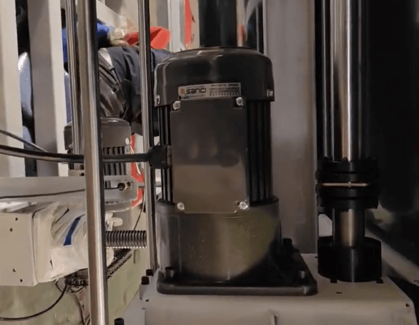 士元400W剎車減速電機在皮帶機輸送線上的應用